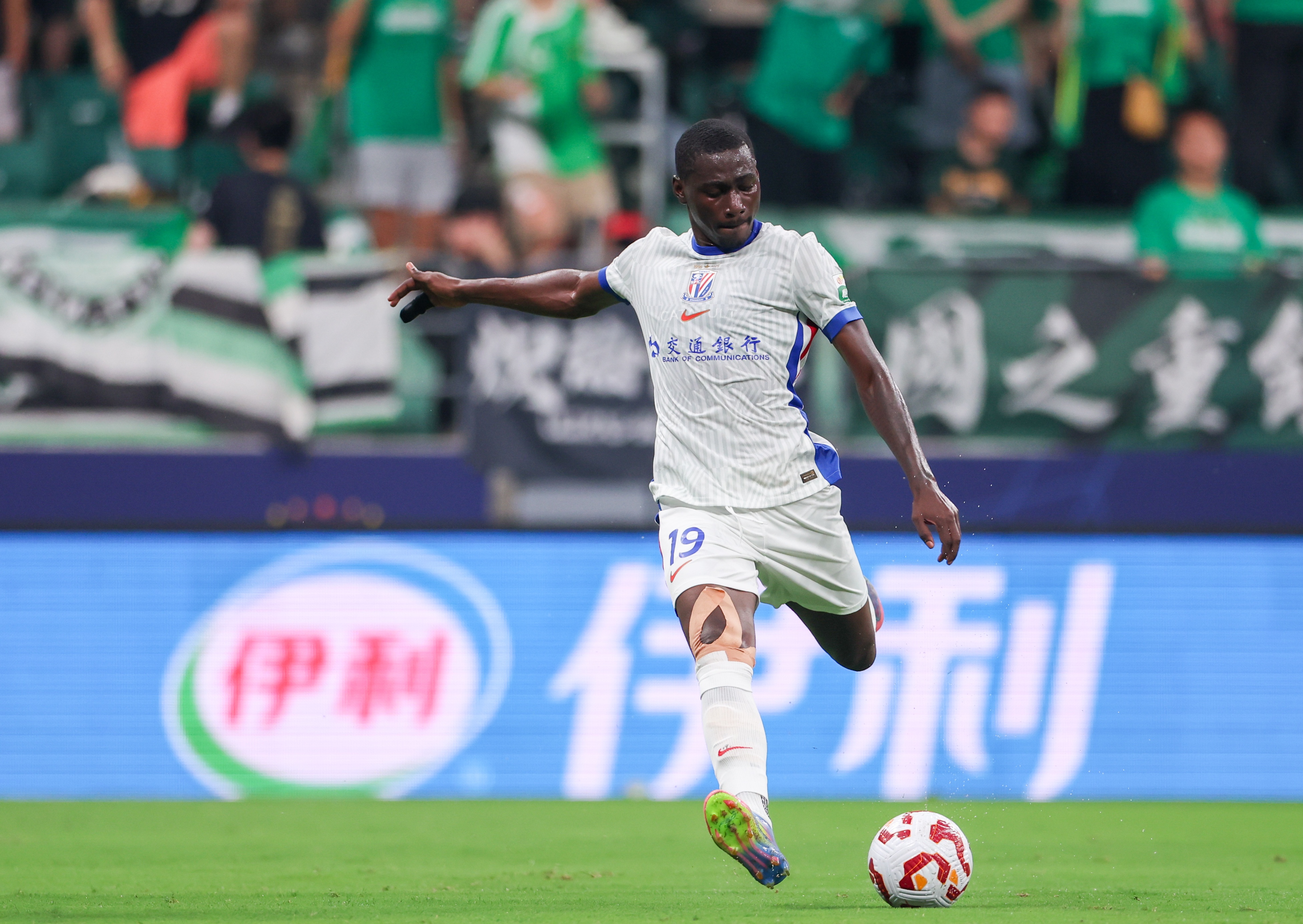 英雄联盟S赛2025-足球报谈申花哑火：杨皓宇难替代特谢拉，阿苏埃和路易斯不来电