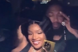 赛程分析-你侬我侬英格拉姆和说唱歌手格洛丽亚在车内合影 表情甜蜜