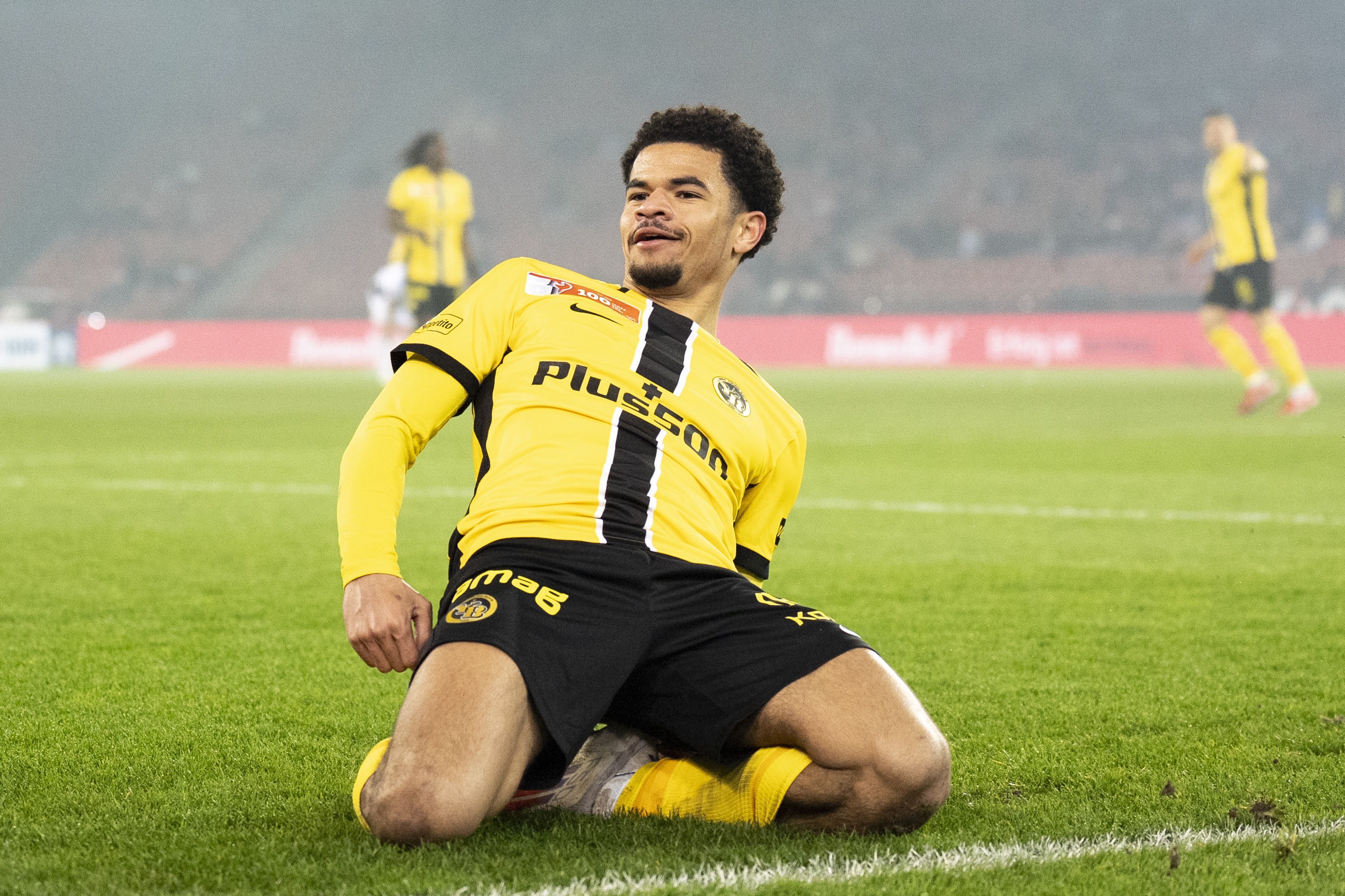 记者:年轻人边卫阿泰卡梅已抵达米兰城,准备完成转会米兰程序