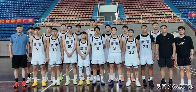 赛程分析-广东全运男篮亮相：“黑白矮”合体 李炎哲领衔豪华内线