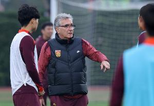 国足不敌澳大利亚!记者:输球是一定的,但过程却令人无法释怀