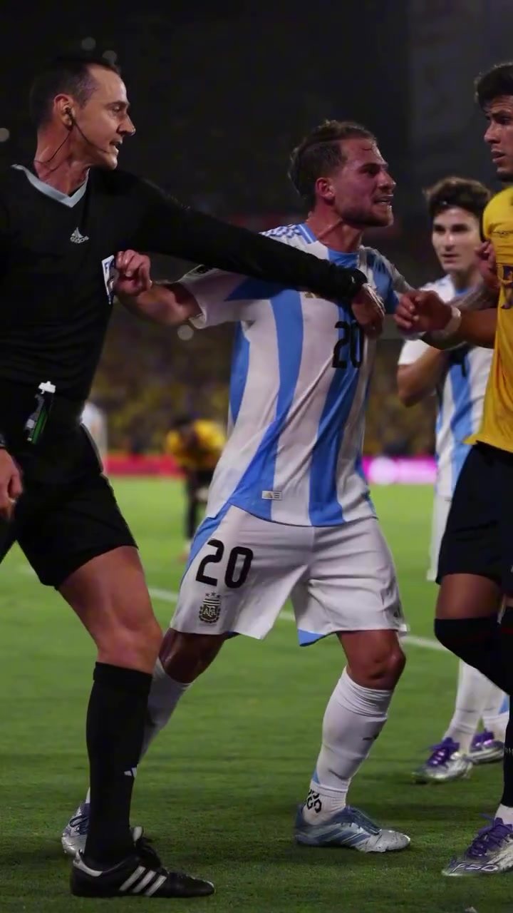 英雄联盟S赛2025-麦卡社媒晒与因卡皮耶冲突视频调侃：你平时可不这样⚔️😂