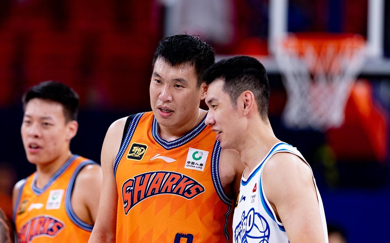 CBA上海19人名单！7名球员续约，王哲林再打3年，张镇麟强势加盟