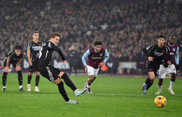 注册入口-半场互捅追平历史纪录，厄德高复出枪手强势反弹！