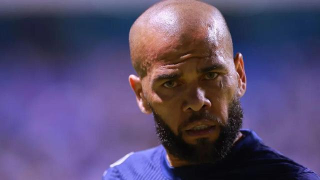 阿尔维斯完成监狱足球首秀，西媒讽其“适应楷模”