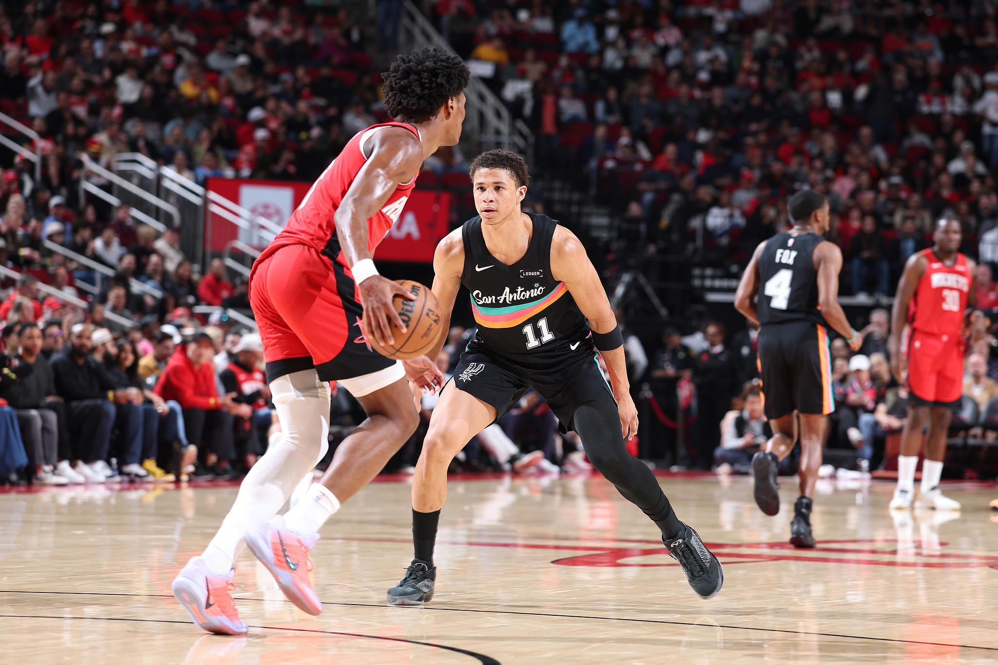 英雄联盟S赛2025-破光头文班金身，火箭16分大逆转！3大新星为乌度卡送上破局答案