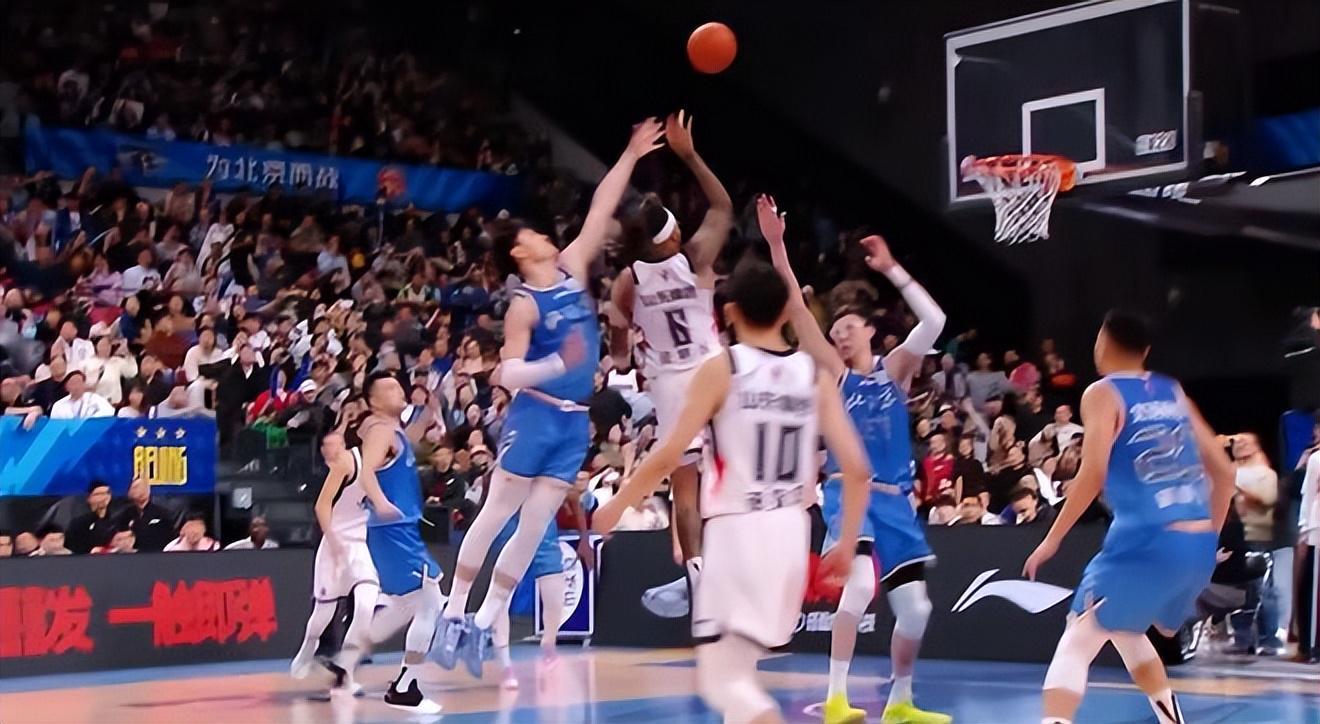 忍无可忍！许利民怒斥：吊儿郎当耍大牌，球迷：疑似指国内这2人